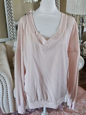 Light Pink V-Neck Ribbed Pullover